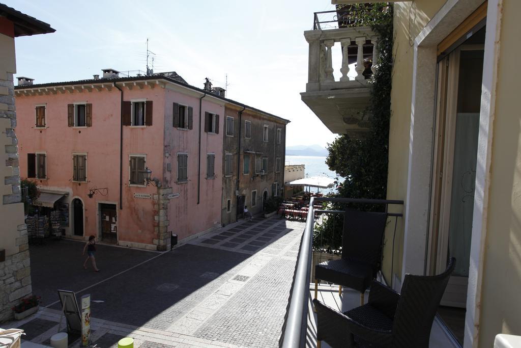 Appartamenti Piazza Umberto I Торри-дель-Бенако Номер фото